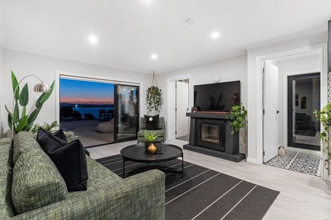 Photo of property in 5 Poaka Place, Beach Haven, Auckland, 0626