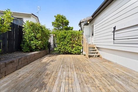 Photo of property in 21 Albert Hall Drive, Red Beach, 0932