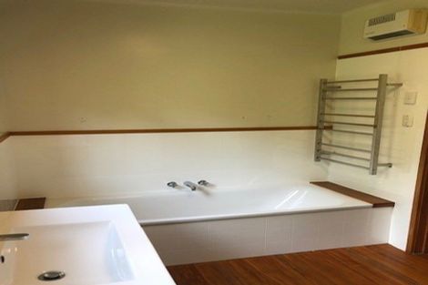 Photo of property in 4400 Christchurch Akaroa Road, Little River, 7591