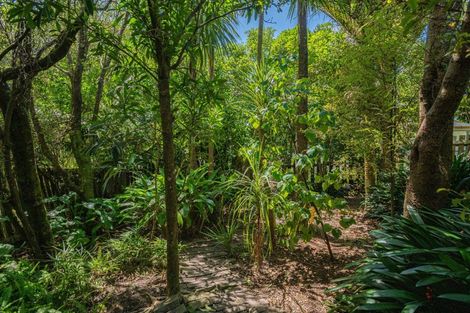 Photo of property in 16 Deane Avenue, Titirangi, Auckland, 0604