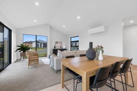 Photo of property in 5 Alex Place, Rolleston, 7614