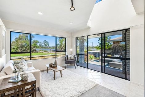 Photo of property in 22 Settlers Grove, Orewa, 0931