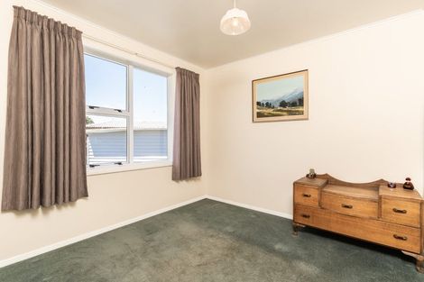 Photo of property in 28 Franklyn Road, Tawa, Wellington, 5028