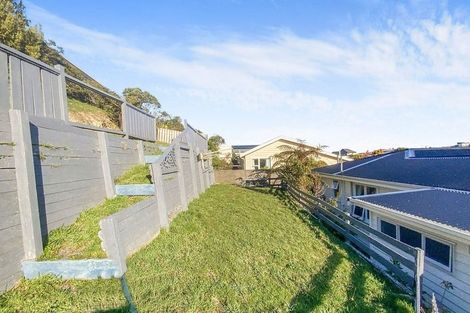 Photo of property in 12 Baylands Drive, Newlands, Wellington, 6037