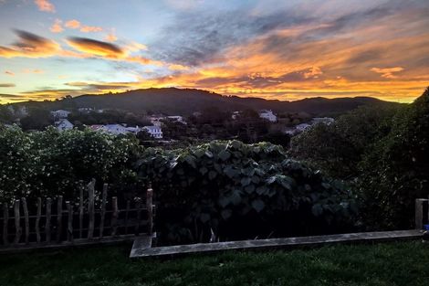 Photo of property in 60 Creswick Terrace, Northland, Wellington, 6012