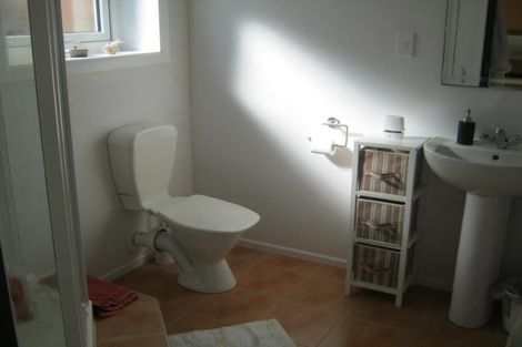 Photo of property in 18 Weatherly Road, Torbay, Auckland, 0630