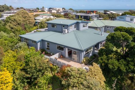 Photo of property in 5 Newry Road, Raumati Beach, Paraparaumu, 5032