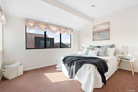 Photo of property in 16a Wilisa Rise, Goodwood Heights, Auckland, 2105