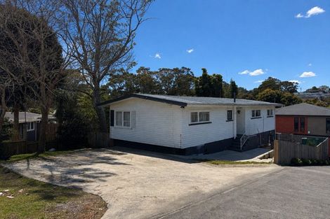 Photo of property in 16 Avonleigh Road, Green Bay, Auckland, 0604