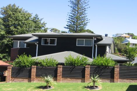 Photo of property in 2/84 Beach Road, Castor Bay, Auckland, 0620