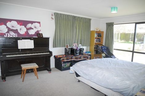 Photo of property in 13 Redwood Close, Paraparaumu, 5032