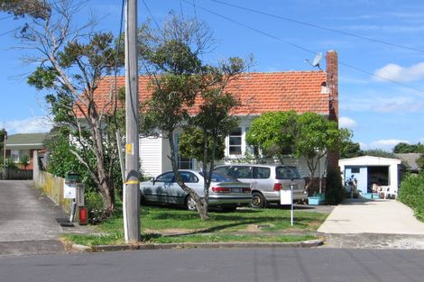 Photo of property in 2/5 Smith Crescent, Onehunga, Auckland, 1061