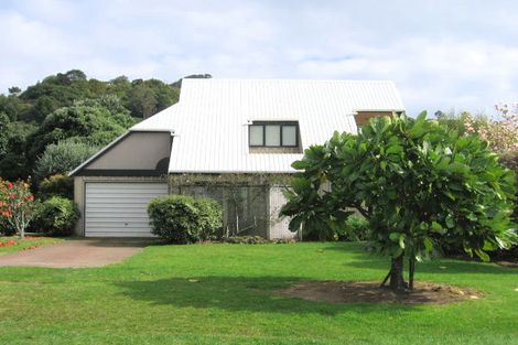 Photo of property in 28 Hahei Beach Road, Hahei, Whitianga, 3591
