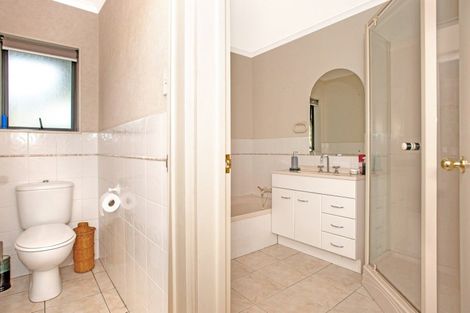 Photo of property in 8 Coulston Place, Riverdale, Gisborne, 4010