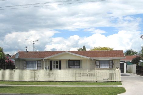 Photo of property in 284 Shakespeare Street, Leamington, Cambridge, 3432