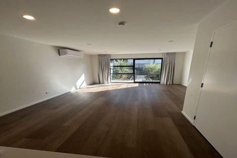 Photo of property in 9/327 Glengarry Road, Glen Eden, Auckland, 0602