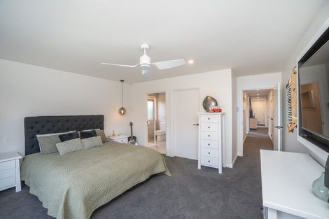 Photo of property in 10 Atlantic Drive, Fitzherbert, Palmerston North, 4410