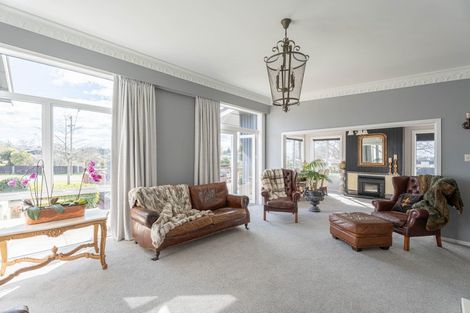 Photo of property in 65 Timaru Road, Waimate, 7924