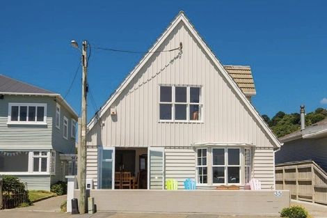 Photo of property in 35a Marine Parade, Seatoun, Wellington, 6022