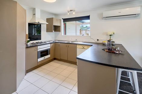 Photo of property in 7 Edelweiss Grove, Timberlea, Upper Hutt, 5018