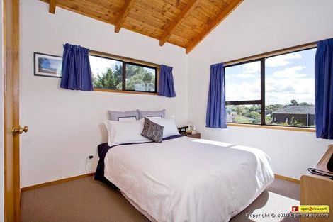 Photo of property in 150 Oaktree Avenue, Browns Bay, Auckland, 0630