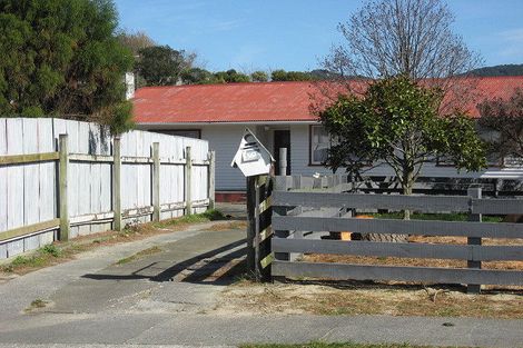 Photo of property in 10 Bunratty Grove, Wainuiomata, Lower Hutt, 5014