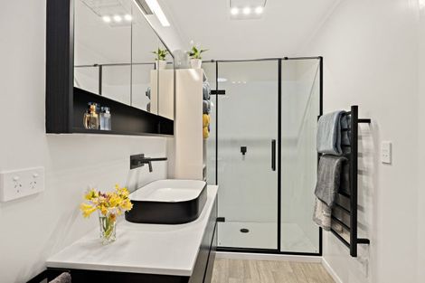 Photo of property in 4a Riverside Drive, Point Wells, 0986