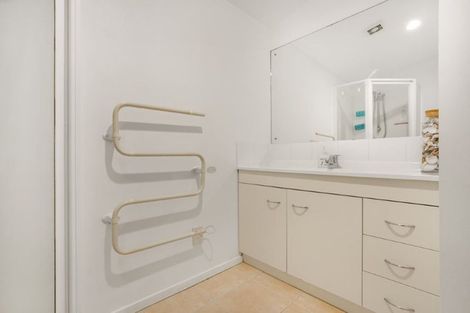 Photo of property in 5/200 Hinemoa Street, Birkenhead, Auckland, 0626