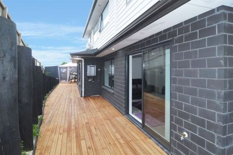 Photo of property in 14 San Casello Rise, Henderson, Auckland, 0612