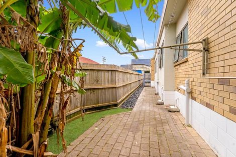 Photo of property in 1/238 Botany Road, Golflands, Auckland, 2013