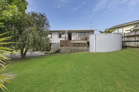 Photo of property in 22 Waiora Road, Stanmore Bay, Whangaparaoa, 0932