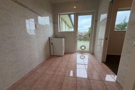 Photo of property in 1242 Great South Road, Runciman, Drury, 2578