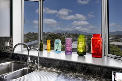 Photo of property in 5 Scott Street, Moturoa, New Plymouth, 4310