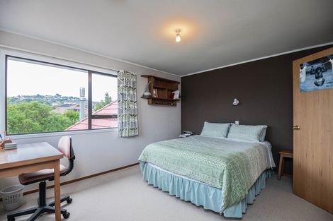Photo of property in 11 Montrose Grove, Churton Park, Wellington, 6037