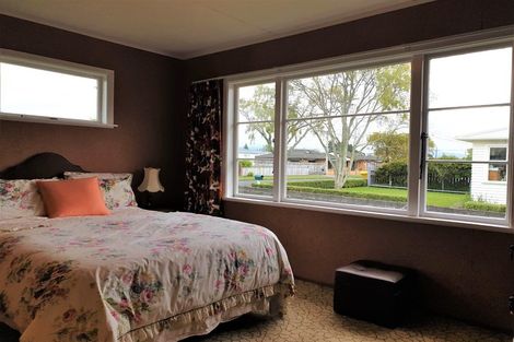 Photo of property in 5 Turakina Street, Merrilands, New Plymouth, 4312