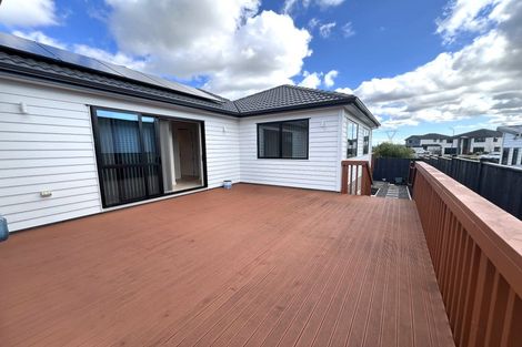Photo of property in 10 Rossbeg Lane, Flat Bush, Auckland, 2019