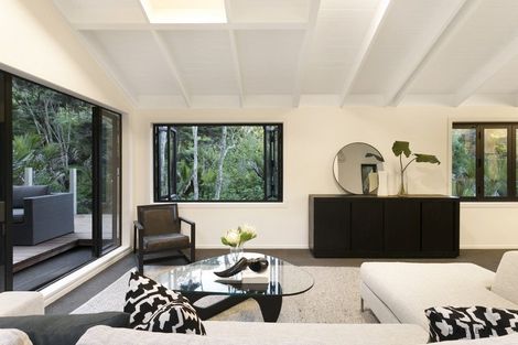 Photo of property in 11 Woontons Lane, Titirangi, Auckland, 0604