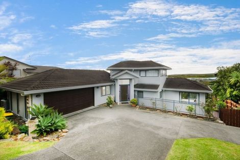 Photo of property in 114 Luckens Road, West Harbour, Auckland, 0618