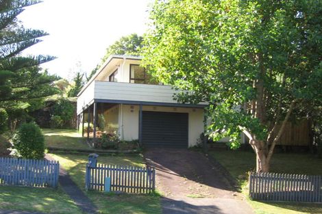 Photo of property in 11 Topliss Drive, Northcross, Auckland, 0632