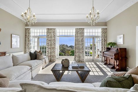 Photo of property in 103 Fulford Street, New Plymouth, 4310