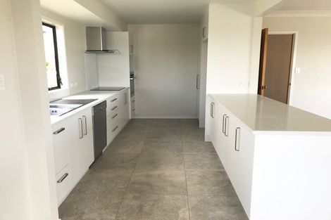 Photo of property in 1/150 Beach Road, Campbells Bay, Auckland, 0630