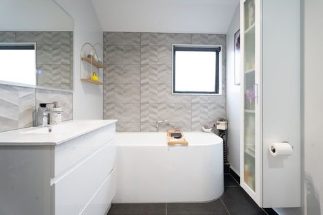 Photo of property in 13 Claverton Grove, Churton Park, Wellington, 6037