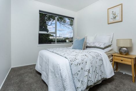 Photo of property in 22 St Catherine Crescent, West Harbour, Auckland, 0618