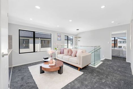 Photo of property in 22 Korowhiti Road, Clarks Beach, 2122