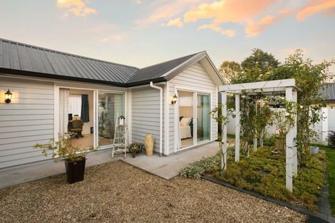 Photo of property in 22 Ruge Court, Cambridge, 3434