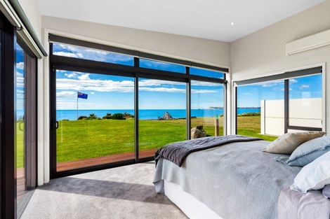 Photo of property in 10 Mer Place, Bay View, Napier, 4104