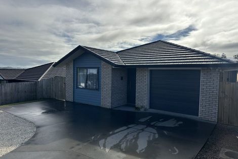Photo of property in 16 Kawariki Road, Helensville, 0800