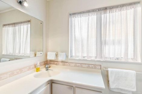 Photo of property in 34 Akoranga Drive, Northcote, Auckland, 0627