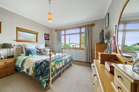 Photo of property in 22 Queenwood Road, Levin, 5510