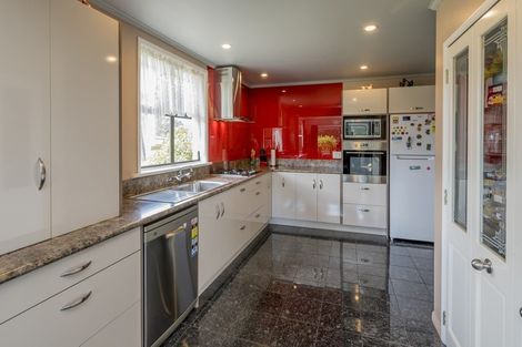 Photo of property in 55 Waikawa Beach Road, Manakau, Levin, 5573